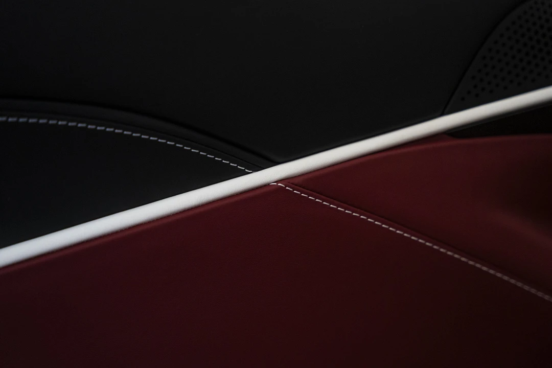 2024 Ferrari Roma Spider - Image 25 of 31