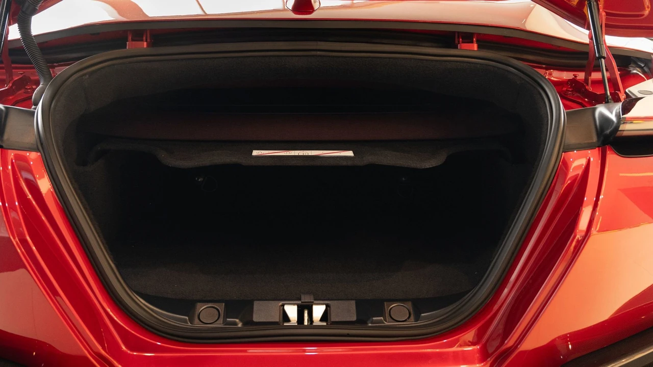 2024 Ferrari Roma Spider - Image 26 of 27