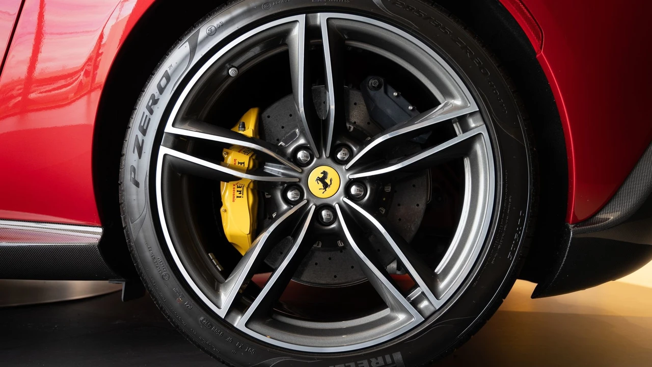 2024 Ferrari Roma Spider - Image 19 of 27