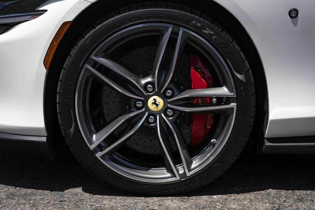 2024 Ferrari Roma Spider - Image 20 of 31