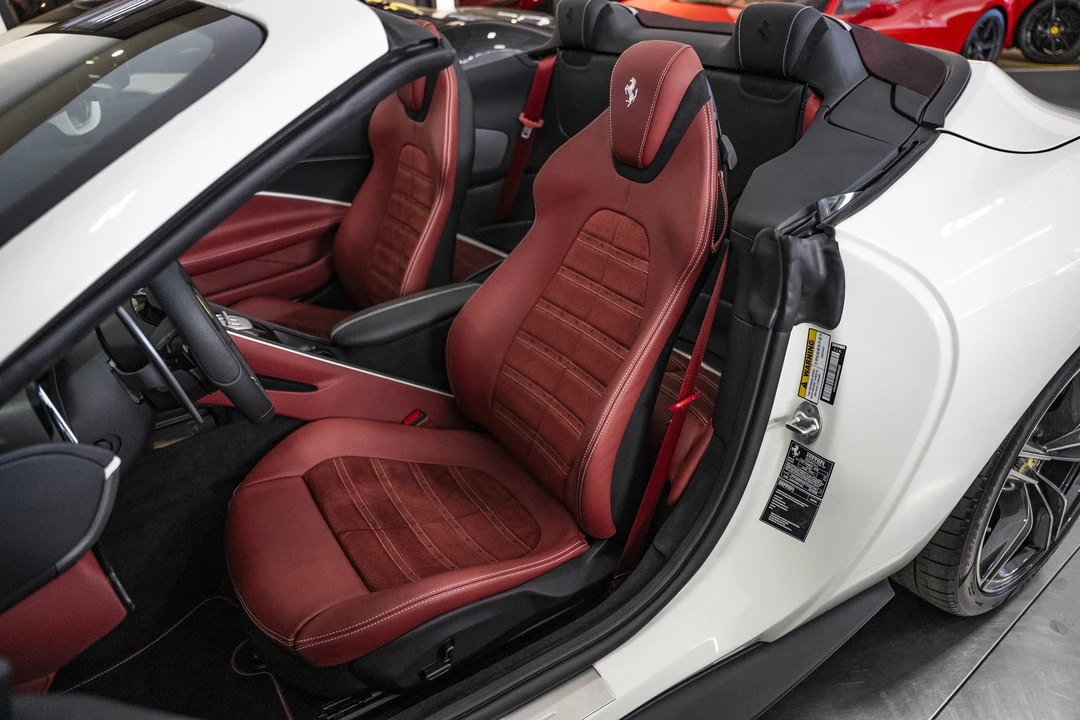 2024 Ferrari Roma Spider - Image 28 of 31