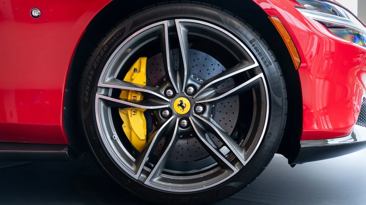 2024 Ferrari Roma Spider - Image 18 of 27