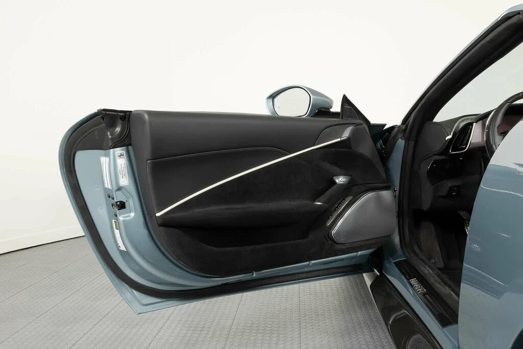 2024 Ferrari Roma Spider - Image 25 of 31
