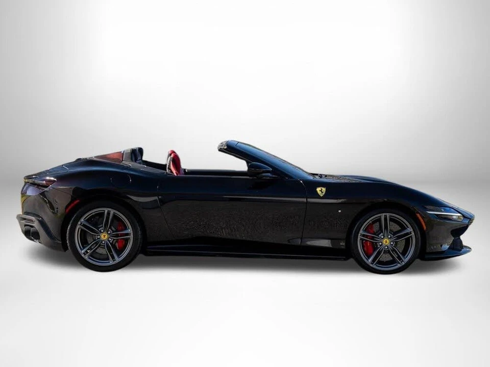 2024 Ferrari Roma Spider - Image 8 of 31