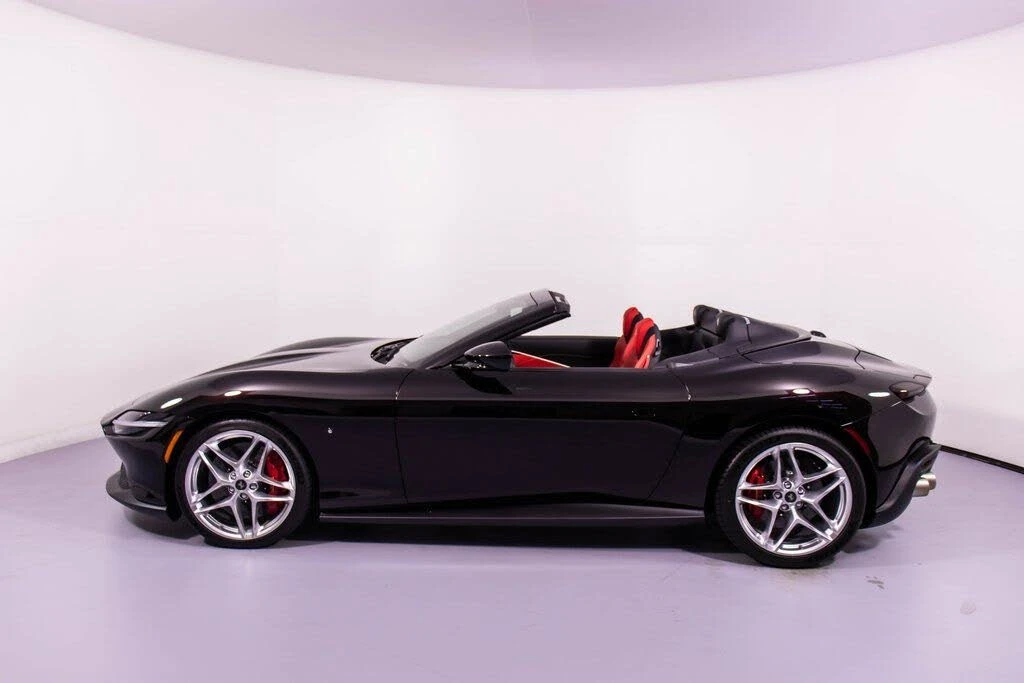 2024 Ferrari Roma Spider - Image 9 of 31