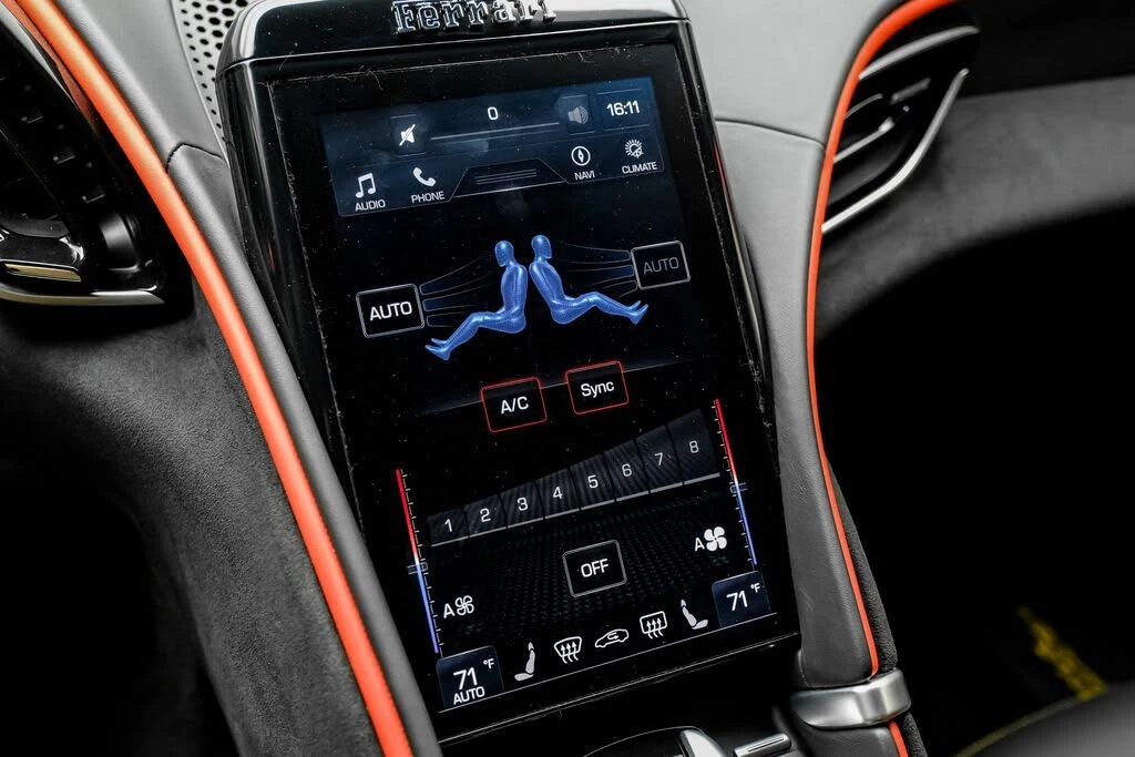 2024 Ferrari Roma Spider - Image 28 of 31