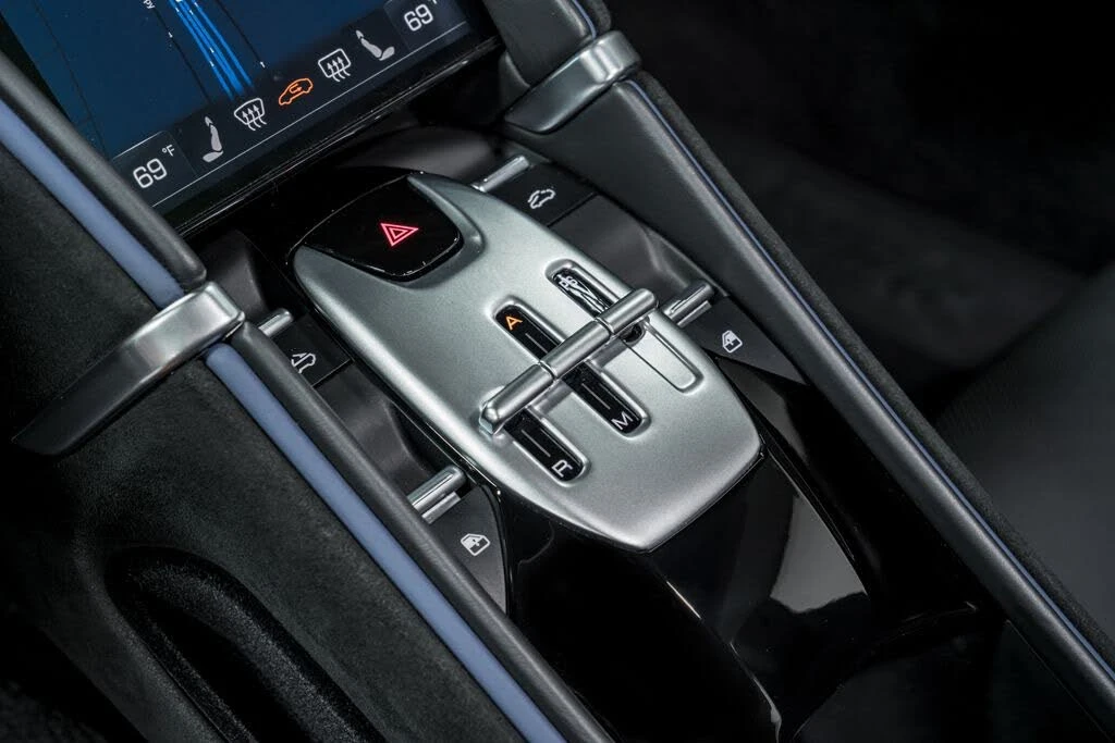 2024 Ferrari Roma Spider - Image 24 of 31