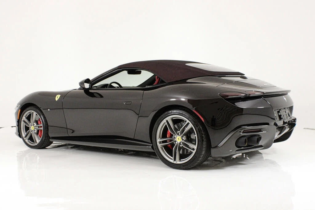 2024 Ferrari Roma Spider - Image 8 of 31