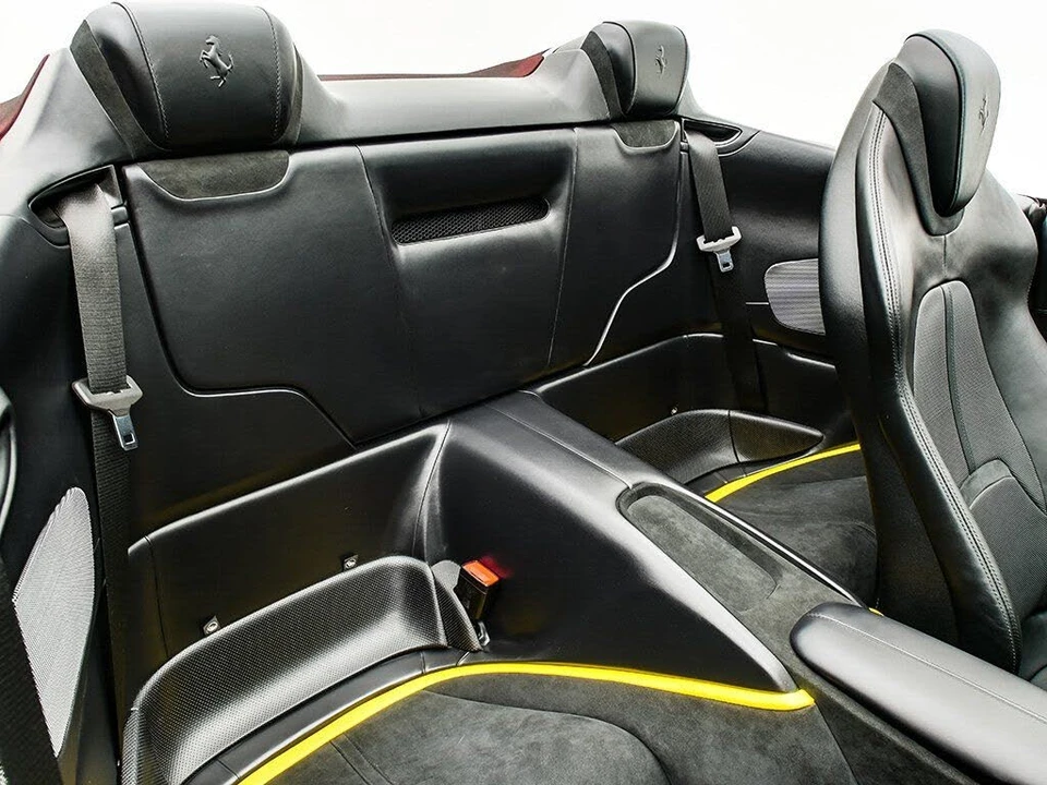 2024 Ferrari Roma Spider - Image 18 of 31