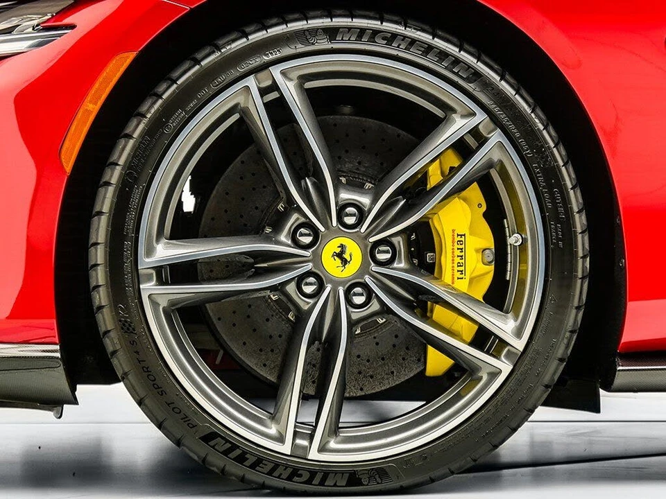 2024 Ferrari Roma Spider - Image 27 of 31