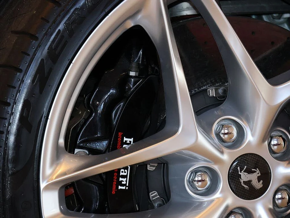 2024 Ferrari Roma Spider - Image 10 of 31