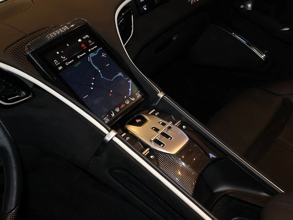 2024 Ferrari Roma Spider - Image 27 of 31