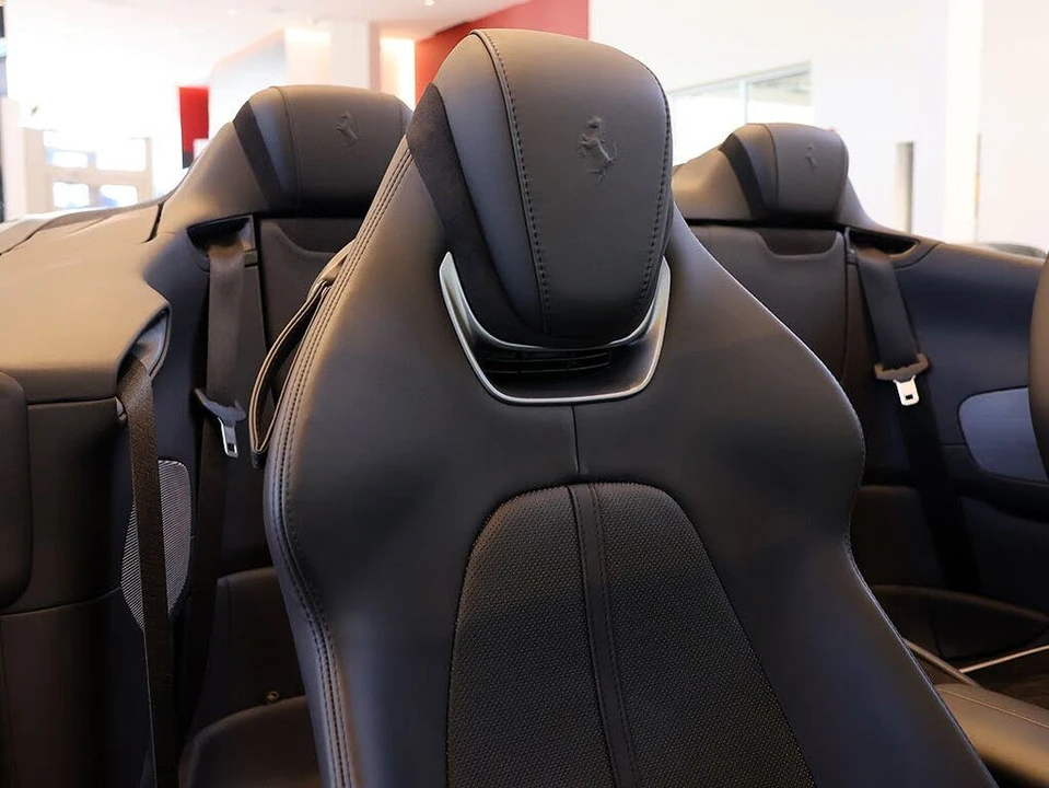 2024 Ferrari Roma Spider - Image 22 of 31