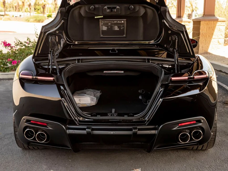 2024 Ferrari Roma Spider - Image 25 of 31
