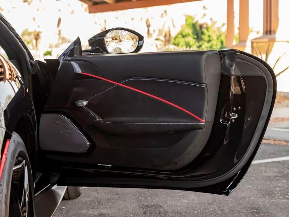 2024 Ferrari Roma Spider - Image 28 of 31