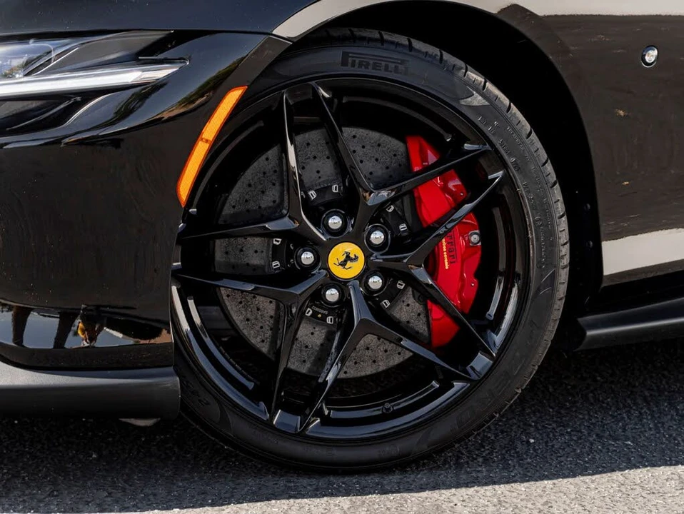 2024 Ferrari Roma Spider - Image 13 of 31