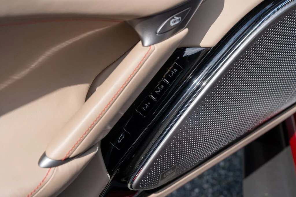 2024 Ferrari Roma Spider - Image 27 of 31