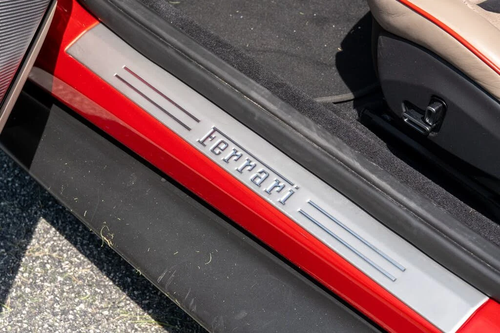 2024 Ferrari Roma Spider - Image 28 of 31