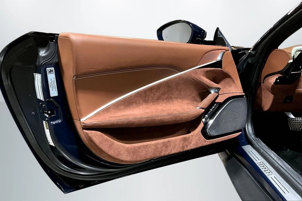 2024 Ferrari Roma Spider - Image 18 of 31