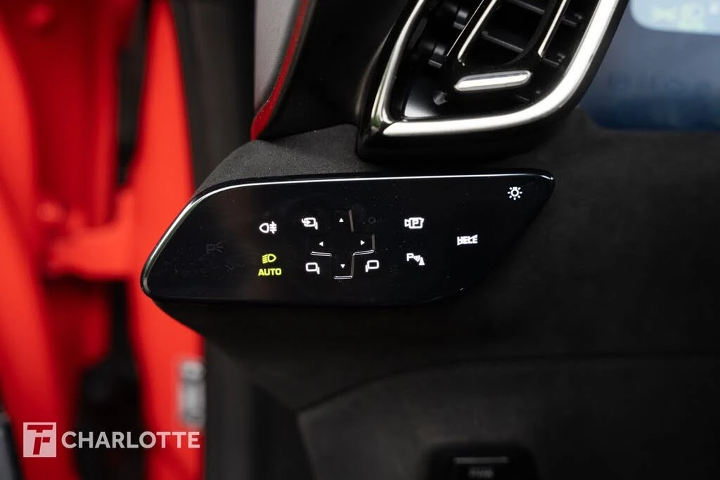 2024 Ferrari Roma Spider - Image 30 of 31