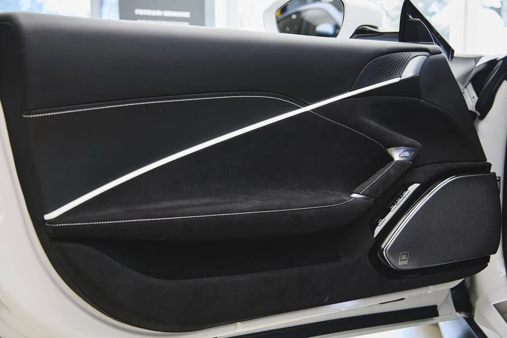 2024 Ferrari Roma Spider - Image 30 of 31