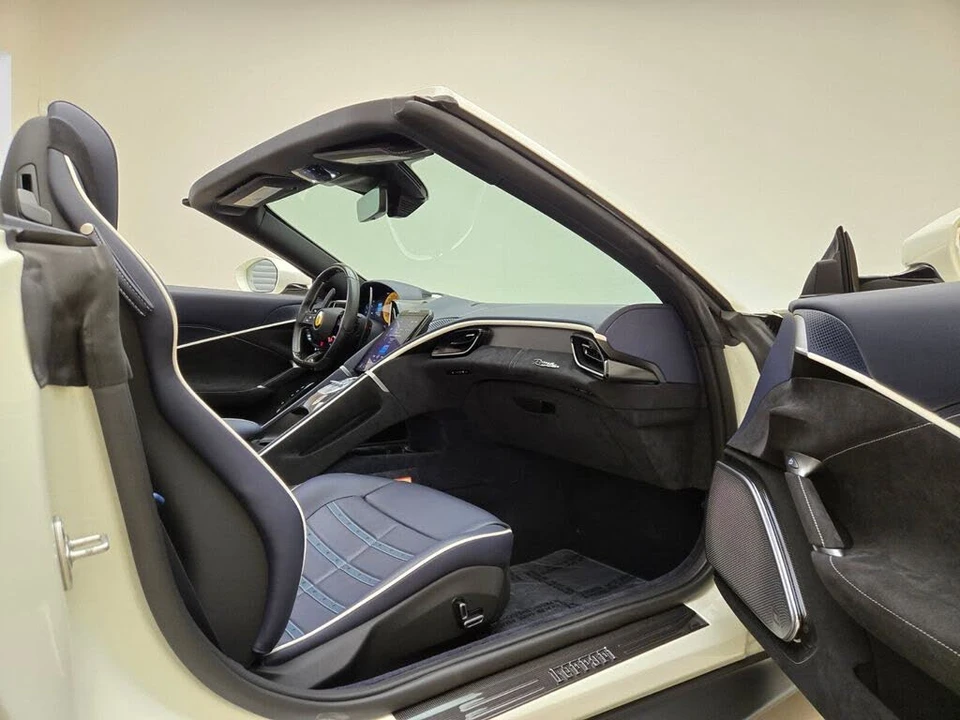 2024 Ferrari Roma Spider - Image 22 of 31