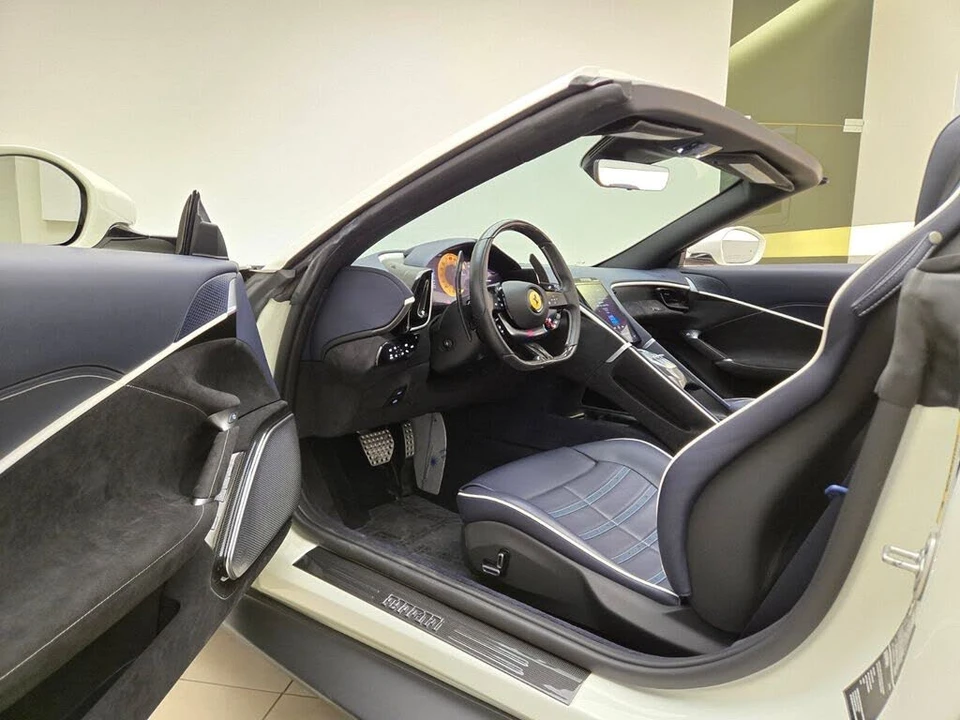 2024 Ferrari Roma Spider - Image 16 of 31