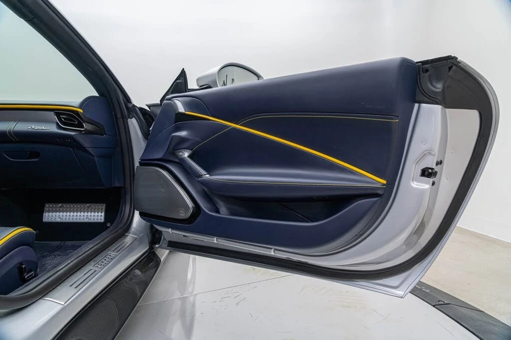 2024 Ferrari Roma Spider - Image 18 of 31