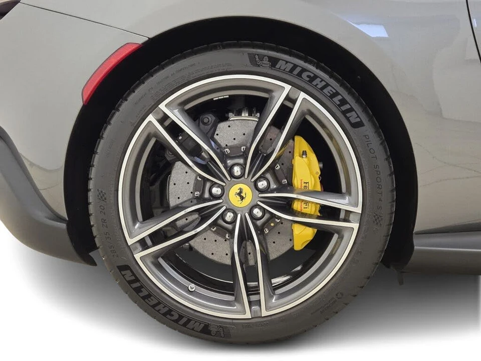 2024 Ferrari Roma Spider - Image 7 of 31