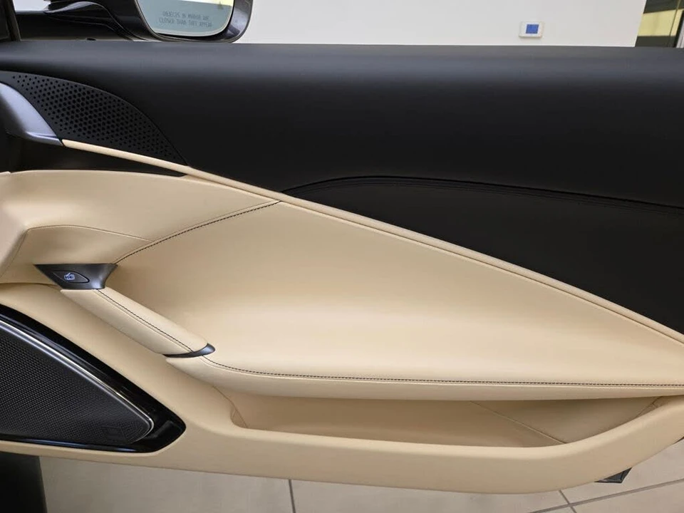 2024 Ferrari Roma Spider - Image 28 of 31