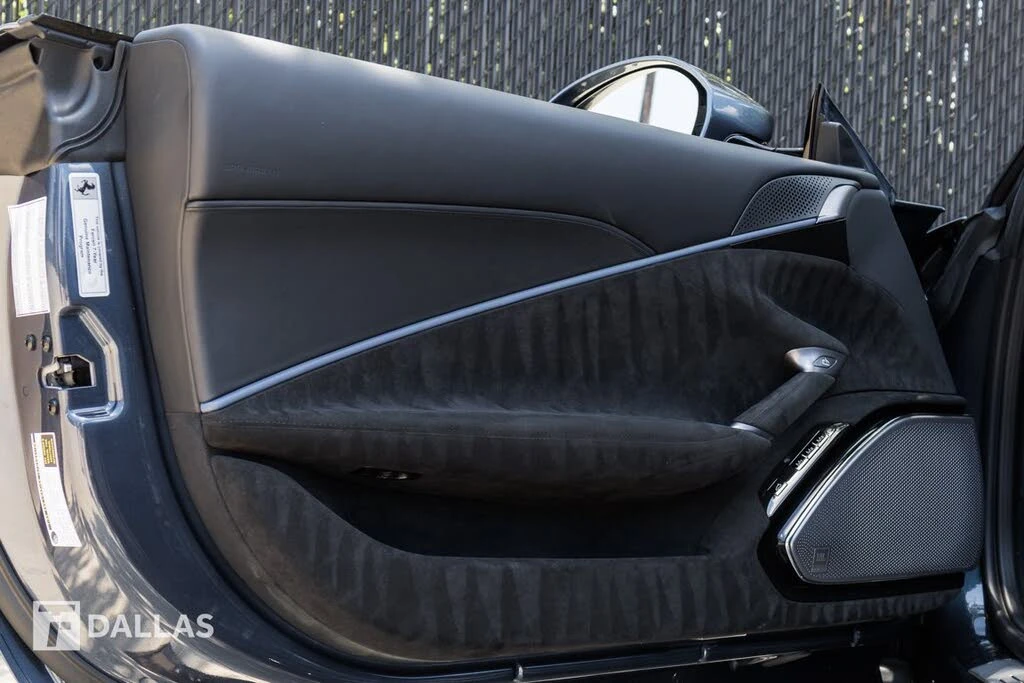 2024 Ferrari Roma Spider - Image 25 of 31
