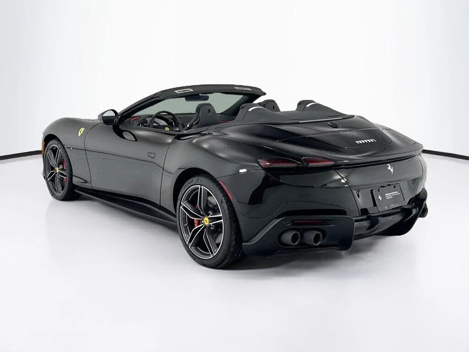 2024 Ferrari Roma Spider - Image 7 of 31