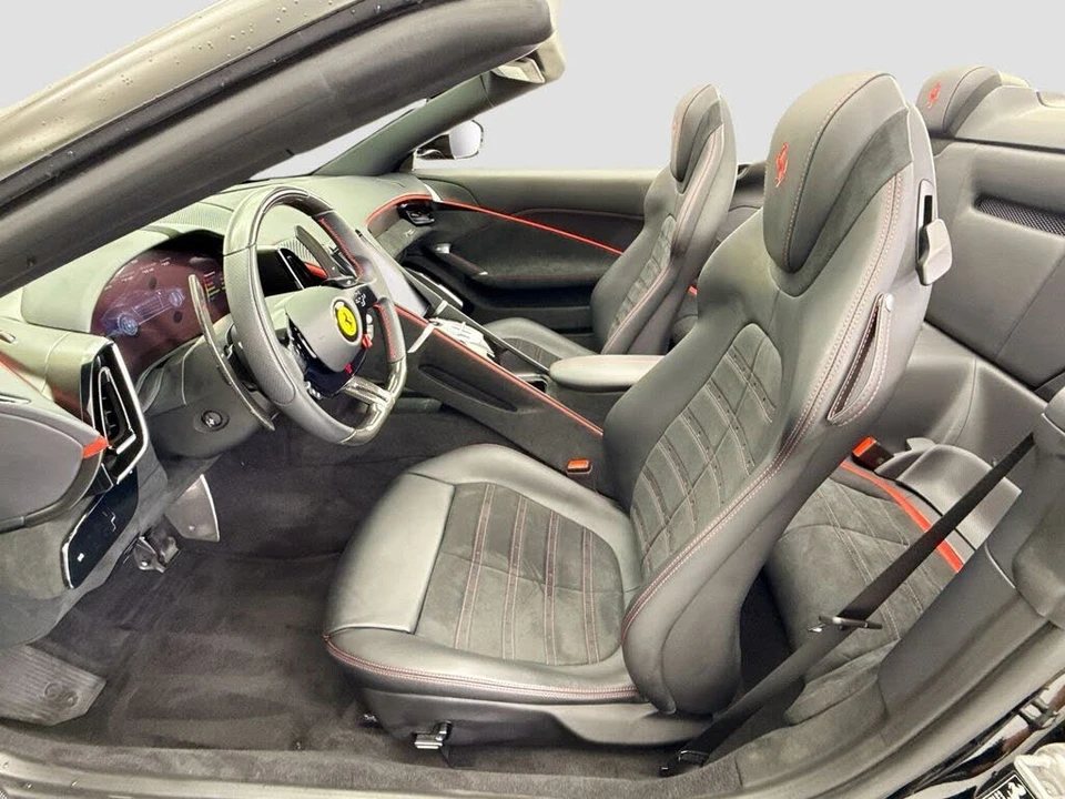 2024 Ferrari Roma Spider - Image 26 of 31