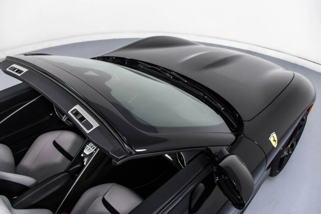 2024 Ferrari Roma Spider - Image 18 of 31