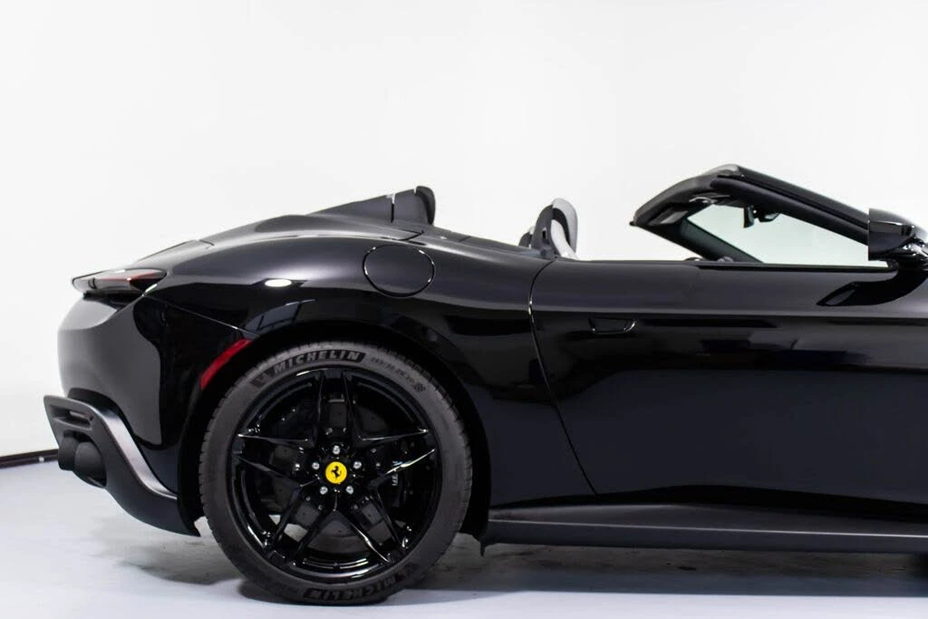 2024 Ferrari Roma Spider - Image 17 of 31