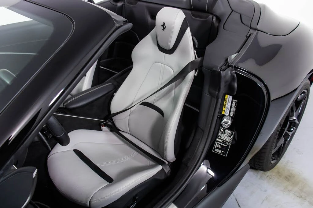2024 Ferrari Roma Spider - Image 6 of 31