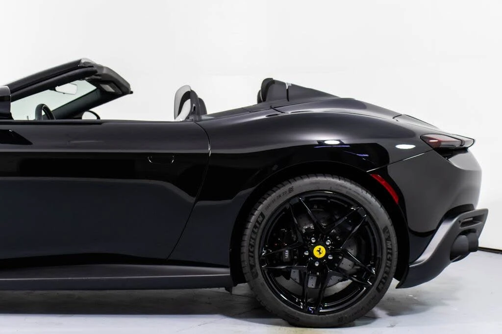 2024 Ferrari Roma Spider - Image 27 of 31