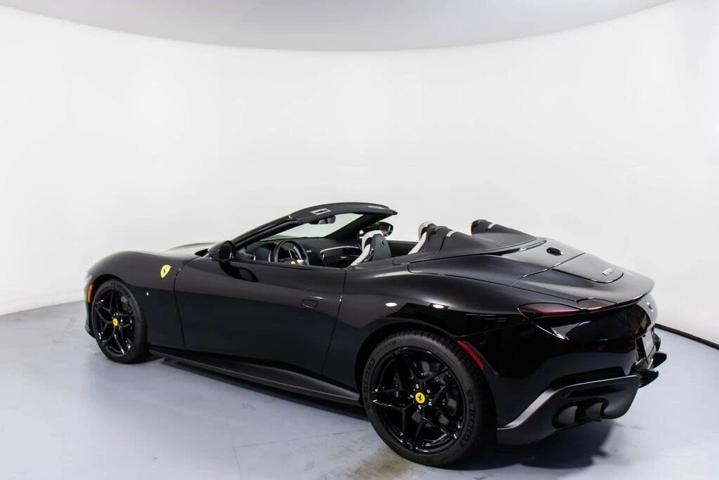 2024 Ferrari Roma Spider - Image 8 of 31