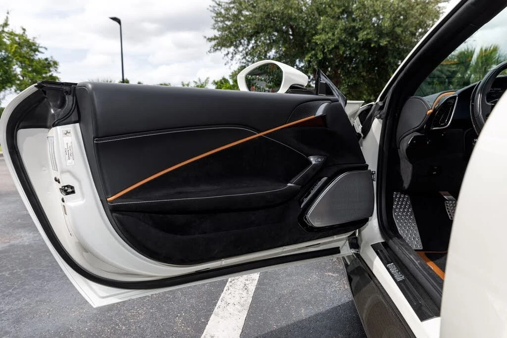 2024 Ferrari Roma Spider - Image 24 of 31