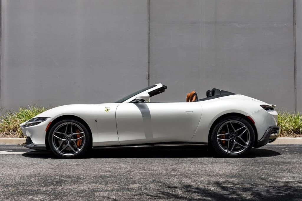 2024 Ferrari Roma Spider - Image 2 of 31