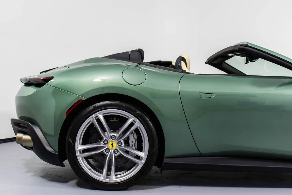 2024 Ferrari Roma Spider - Image 17 of 31