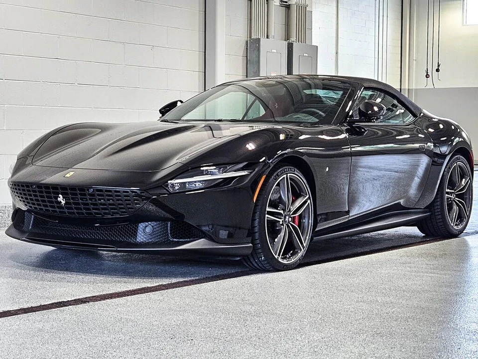 2024 Ferrari Roma Spider - Image 7 of 31