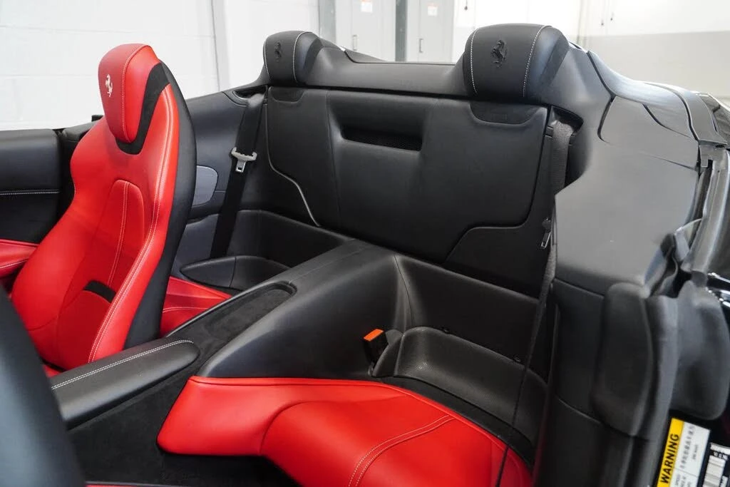 2024 Ferrari Roma Spider - Image 17 of 31