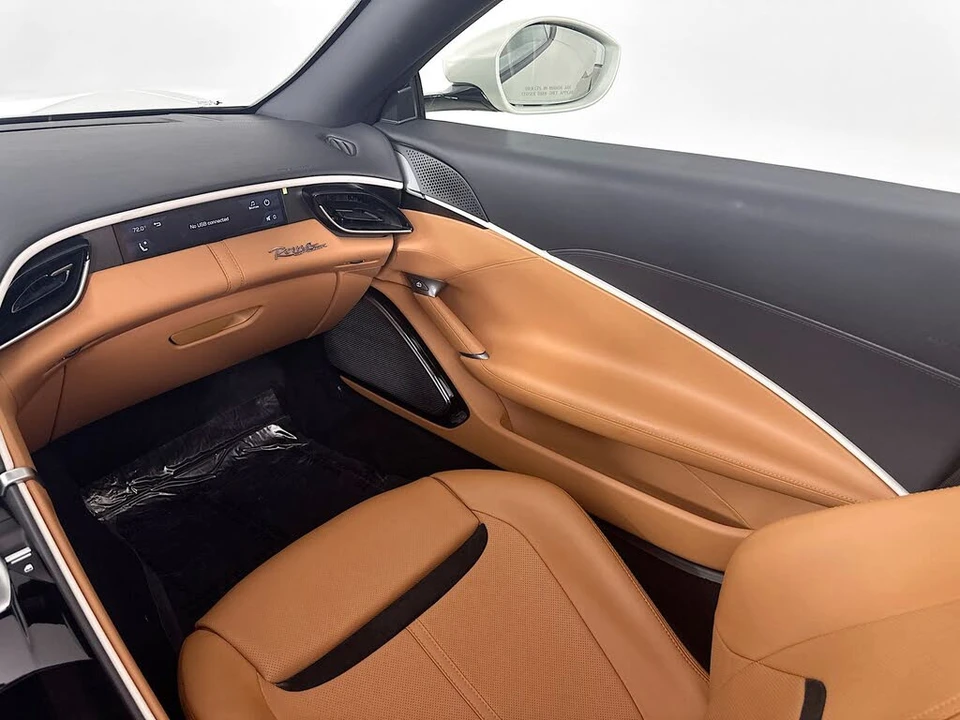 2024 Ferrari Roma Spider - Image 24 of 31