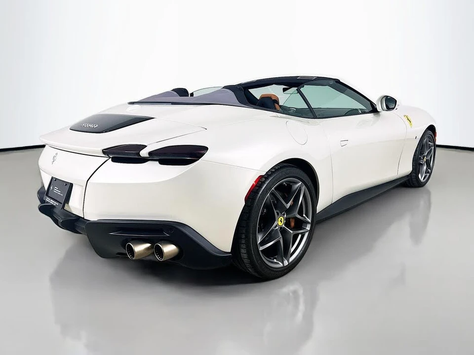2024 Ferrari Roma Spider - Image 5 of 31