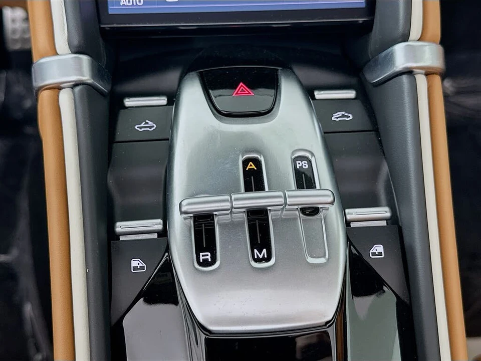 2024 Ferrari Roma Spider - Image 29 of 31