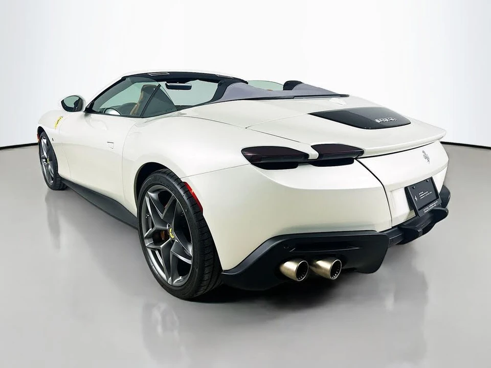 2024 Ferrari Roma Spider - Image 7 of 31