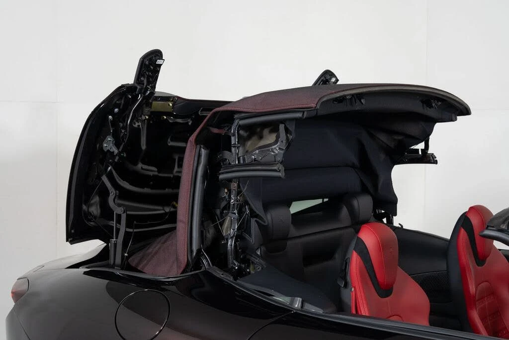 2024 Ferrari Roma Spider - Image 23 of 31