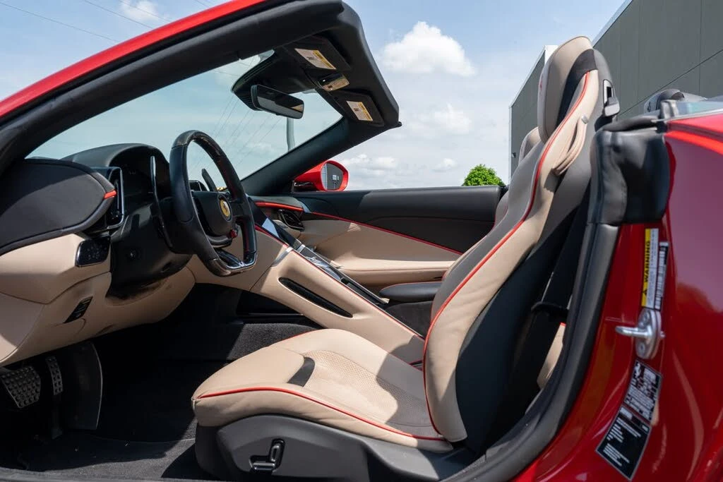 2024 Ferrari Roma Spider - Image 30 of 31