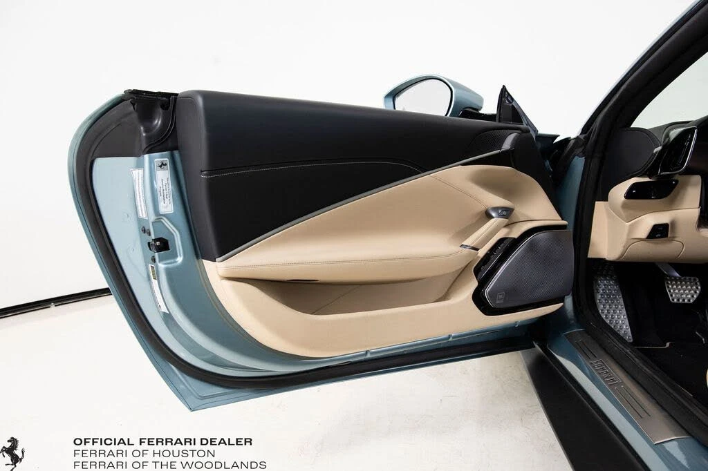 2024 Ferrari Roma Spider - Image 22 of 31
